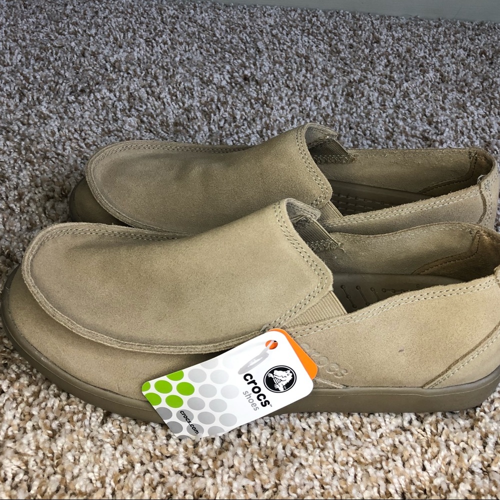 Crocs Santa Cruz mens size 9. New with tags.